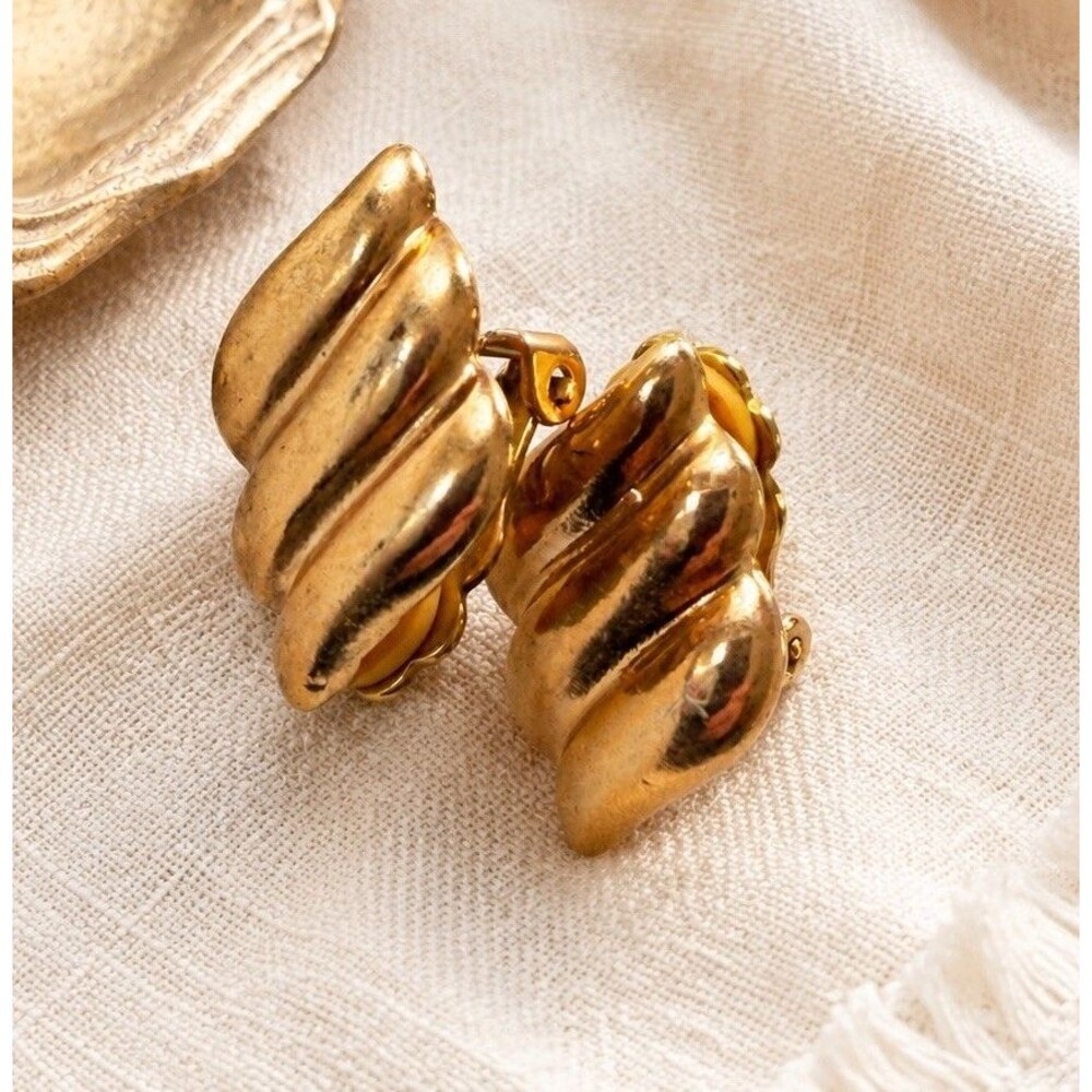 Vintage 1980s Gold Tone Sculptural Leaf Petal Statement Clip On Earrings